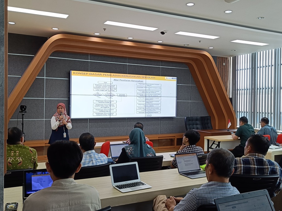 Pelatihan Analisis Tingkat Kerusakan Gedung dan Standarisasi Desain SMK Guna Meningkatkan Kompetensi Pegawai Dalam Menangani Sarana dan Prasarana