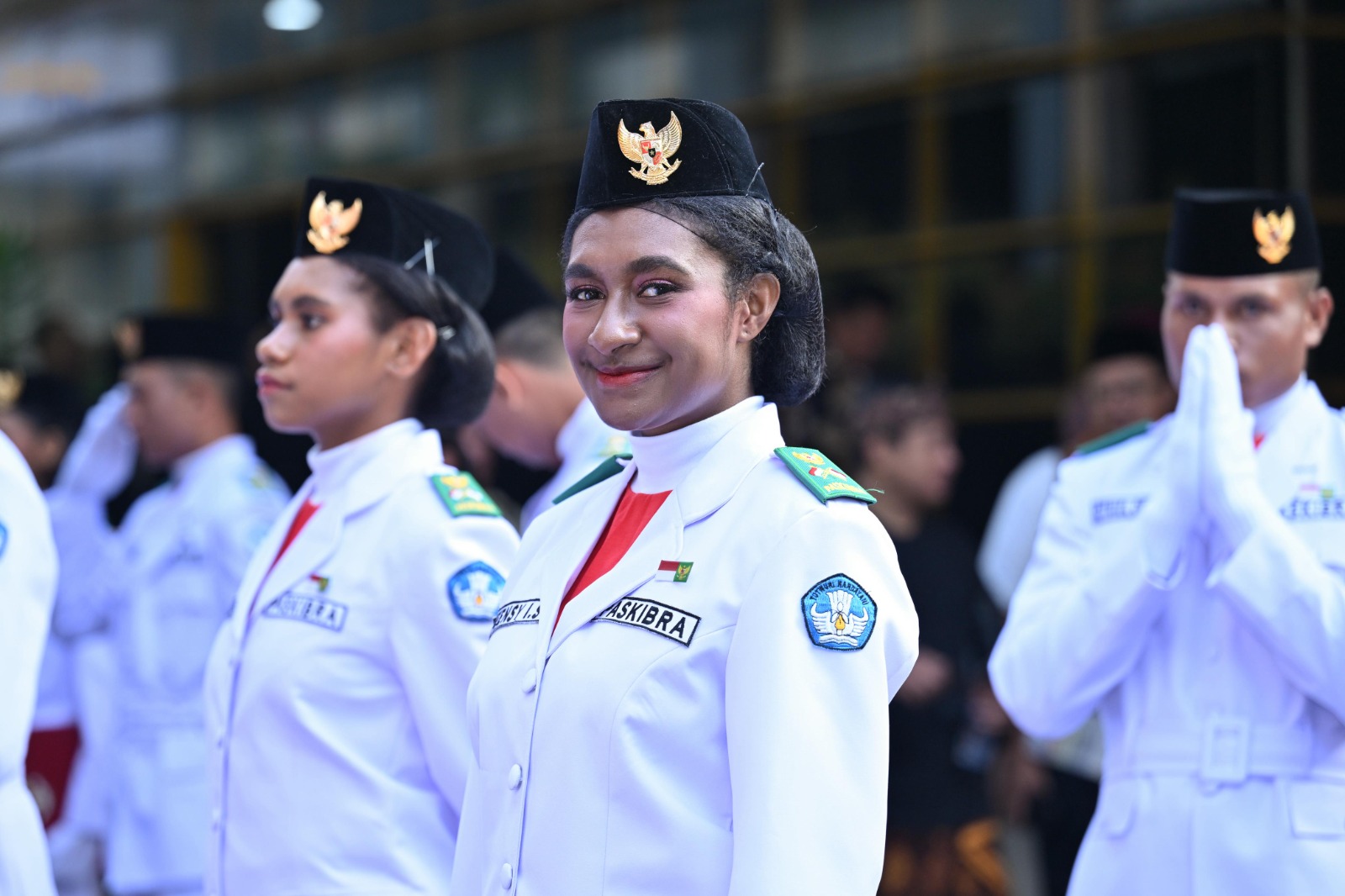 Sisi Lain Upacara HUT 80 RI, Cerita Bahagia dan Bangga Murid Papua Kibarkan Bendera Merah Putih